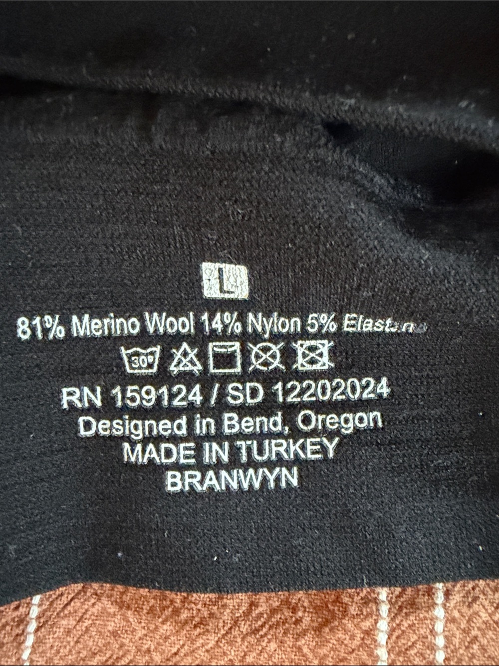 Classic Black Seamless V-Neck Bralette - Picture 4 of 4